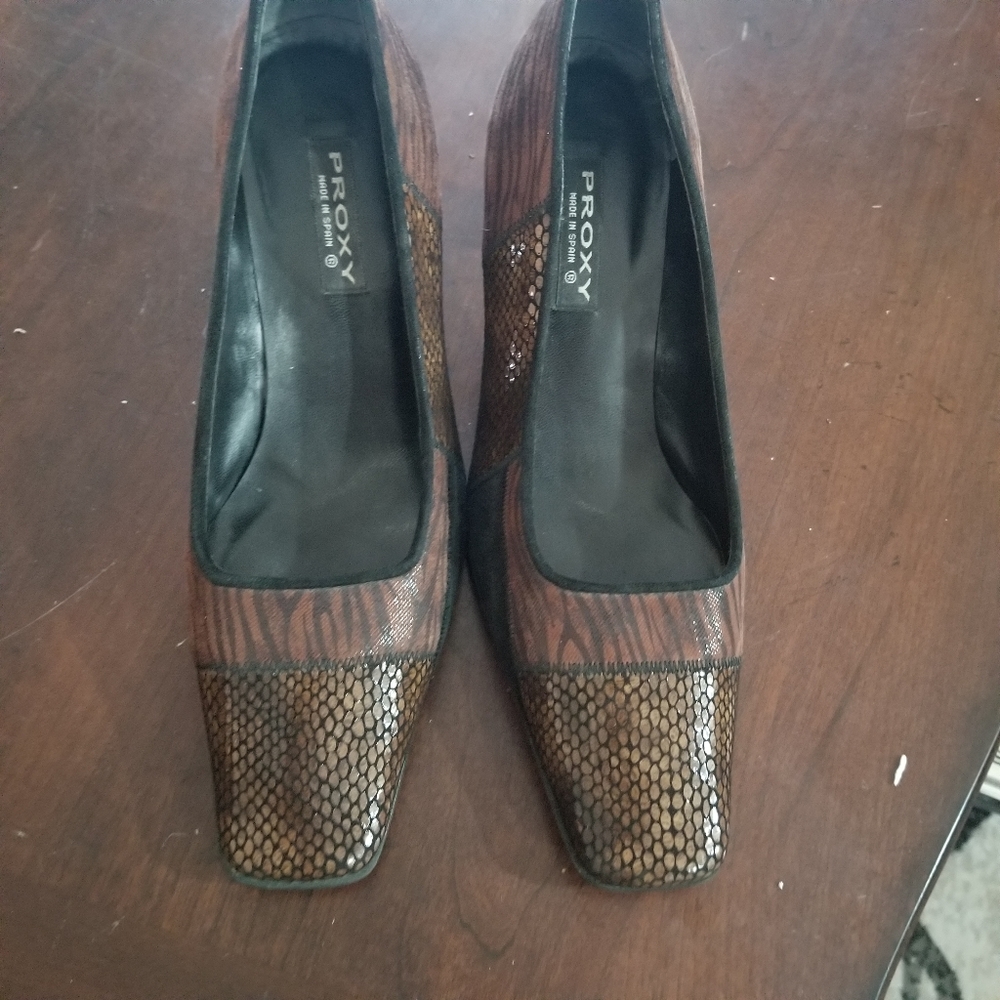 Proxy made in spain sz 6 vintage wood grain square heel pump